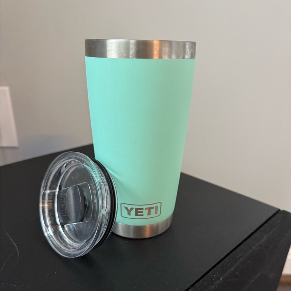 YETI Seafoam Tumbler with Clear Lid